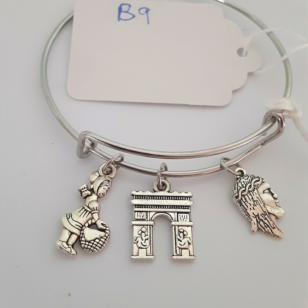 Adjustable bangle bracelet